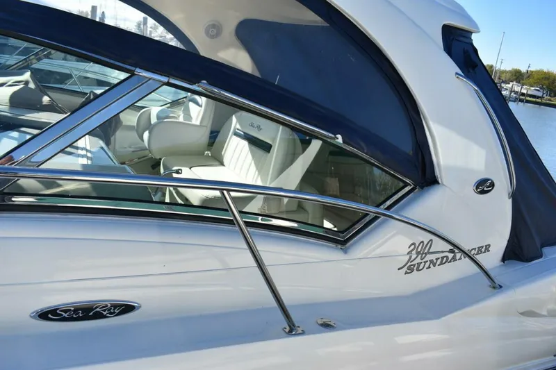 Slide: The Image of Sea Ray 390 Sundancer 2005 - 5715921
