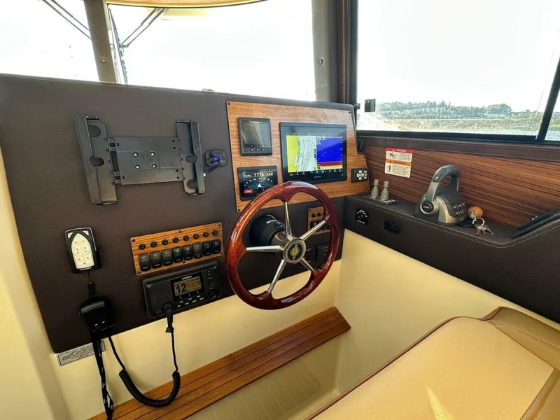 Slide: The Image of Ranger Tug R-29 CB 2025 - 5716058