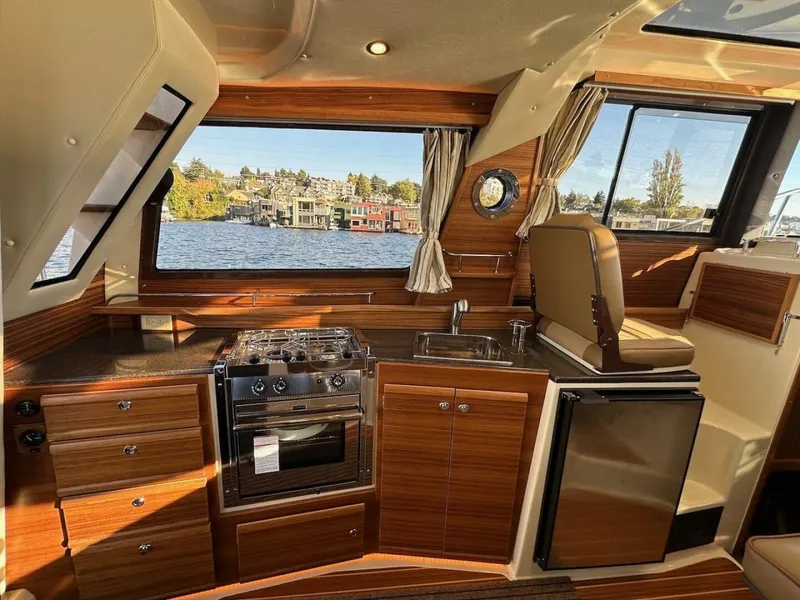 Slide: The Image of Ranger Tug R-29 CB 2025 - 5716062