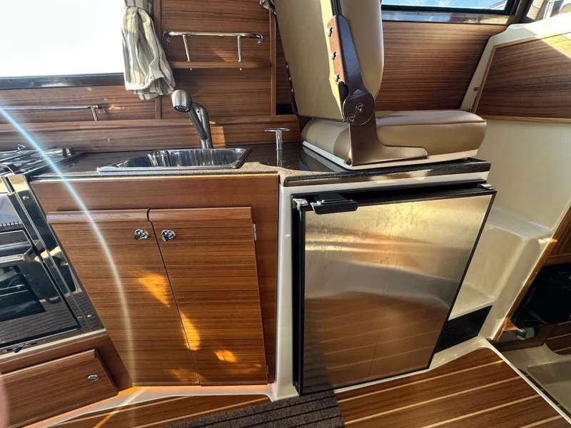 Slide: The Image of Ranger Tug R-29 CB 2025 - 5716063