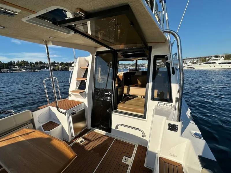 Slide: The Image of Ranger Tug R-29 CB 2025 - 5716040