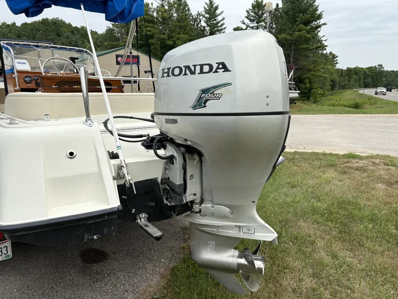 Slide: The Image of Boston Whaler 21 Outrage Rib Side 1972 - 7218208