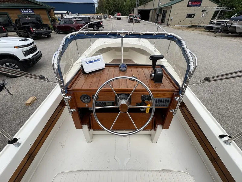 Slide: The Image of Boston Whaler 21 Outrage Rib Side 1972 - 7218214