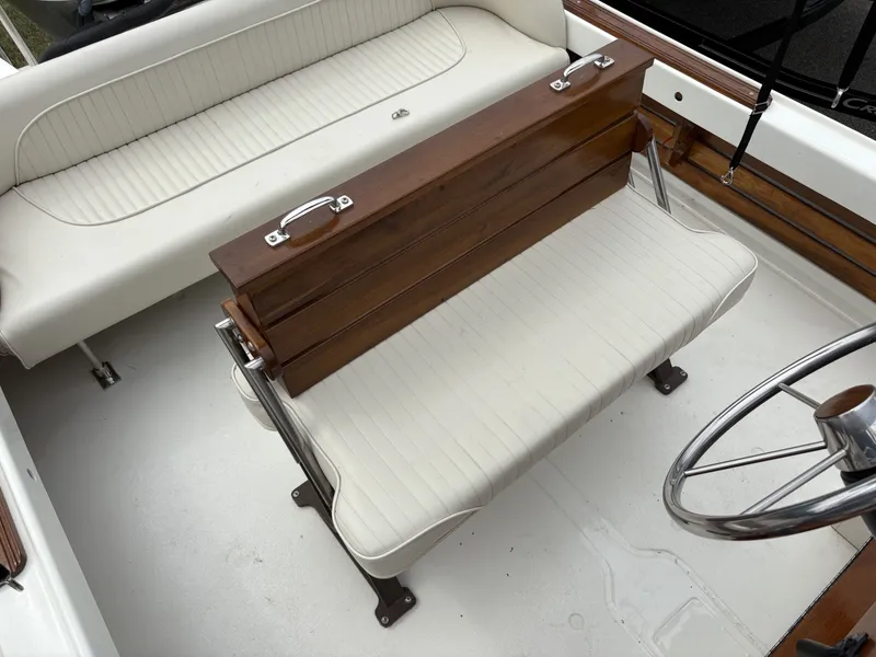 Slide: The Image of Boston Whaler 21 Outrage Rib Side 1972 - 7218222