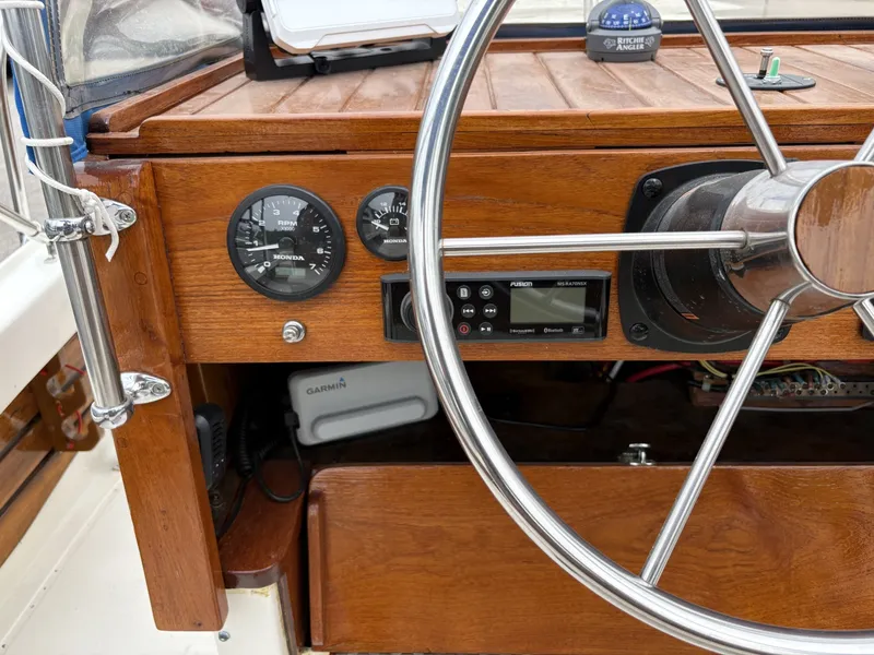 Slide: The Image of Boston Whaler 21 Outrage Rib Side 1972 - 7218216