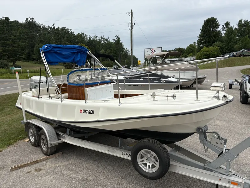 Slide: The Image of Boston Whaler 21 Outrage Rib Side 1972 - 7218199