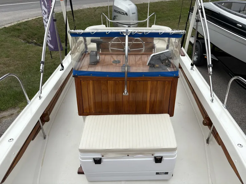 Slide: The Image of Boston Whaler 21 Outrage Rib Side 1972 - 7218230
