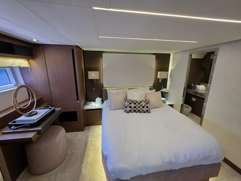 Slide: The Image of Prestige X70 2022 - 5831877