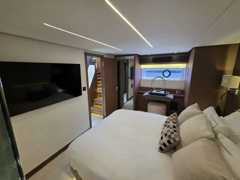 Slide: The Image of Prestige X70 2022 - 5831878