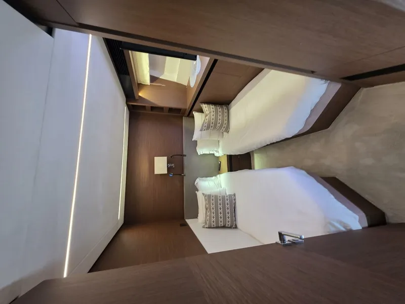 Slide: The Image of Prestige X70 2022 - 5831880