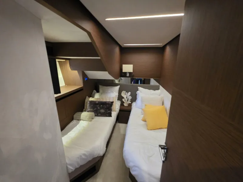 Slide: The Image of Prestige X70 2022 - 5831882