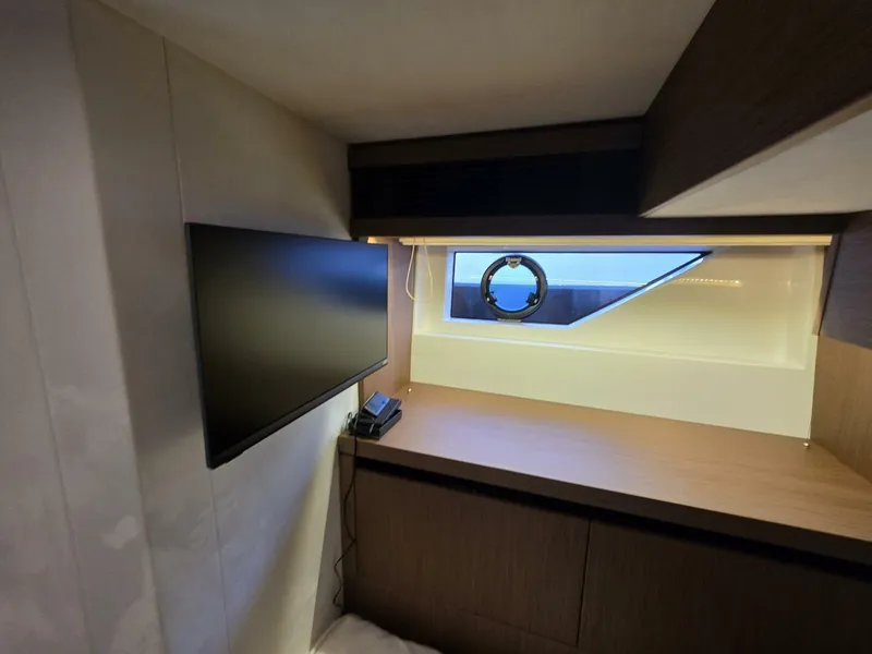 Slide: The Image of Prestige X70 2022 - 5831883