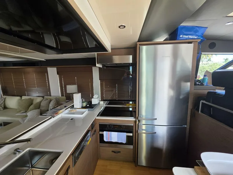 Slide: The Image of Prestige X70 2022 - 5831869