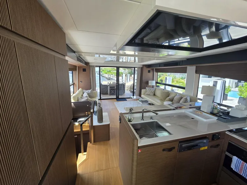 Slide: The Image of Prestige X70 2022 - 5831870