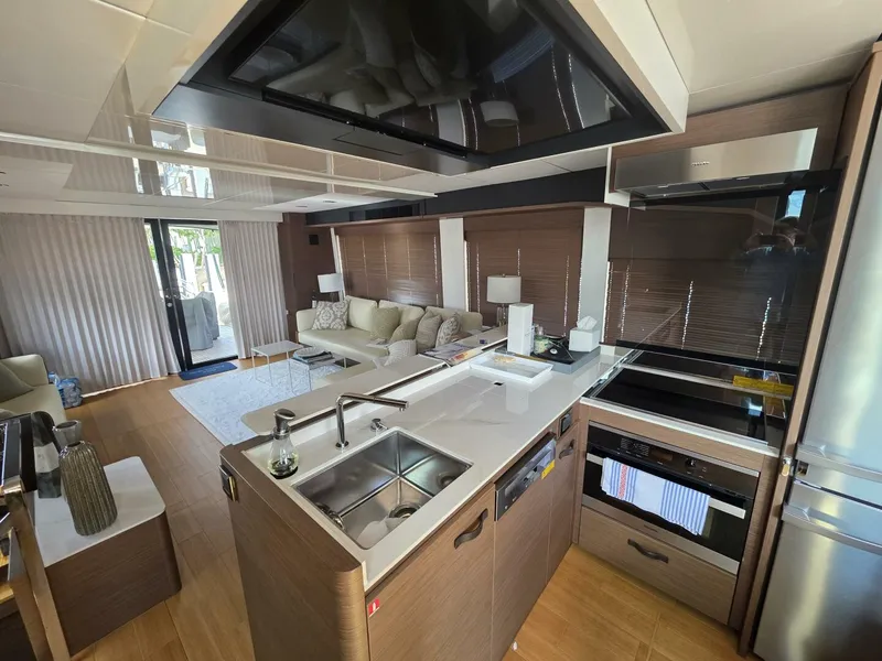 Slide: The Image of Prestige X70 2022 - 5831864