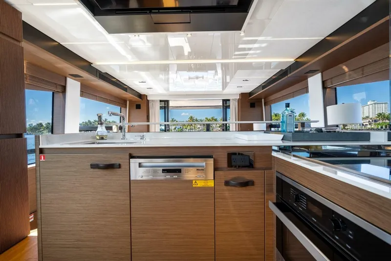 Slide: The Image of Prestige X70 2022 - 5831905