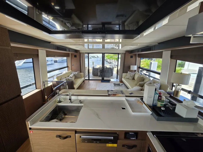 Slide: The Image of Prestige X70 2022 - 5831872