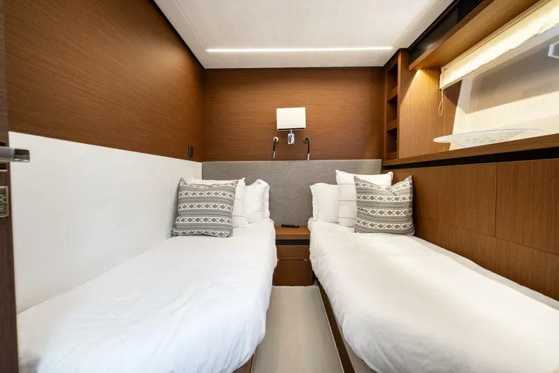 Slide: The Image of Prestige X70 2022 - 5831922