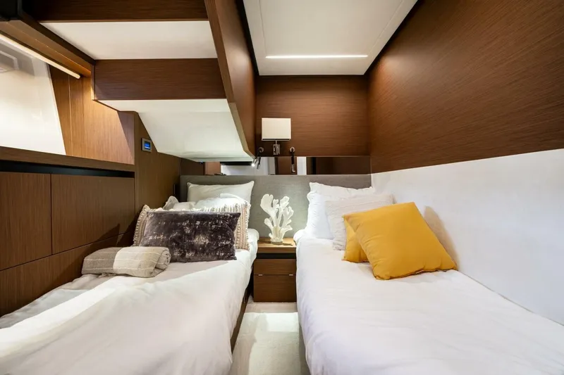 Slide: The Image of Prestige X70 2022 - 5831924