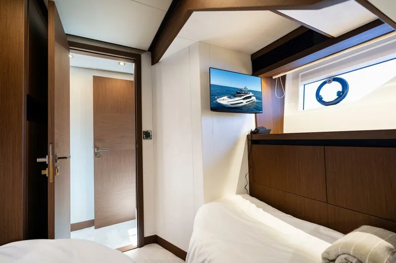 Slide: The Image of Prestige X70 2022 - 5831925