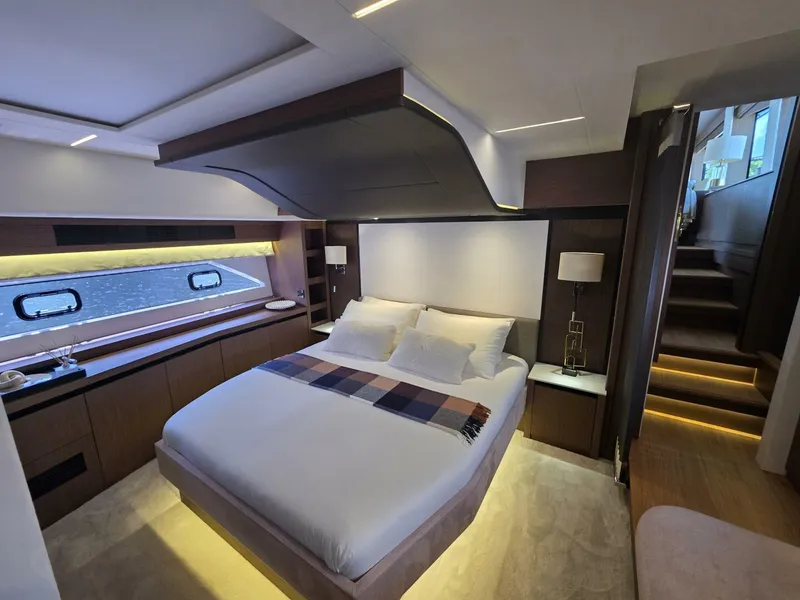 Slide: The Image of Prestige X70 2022 - 5831874