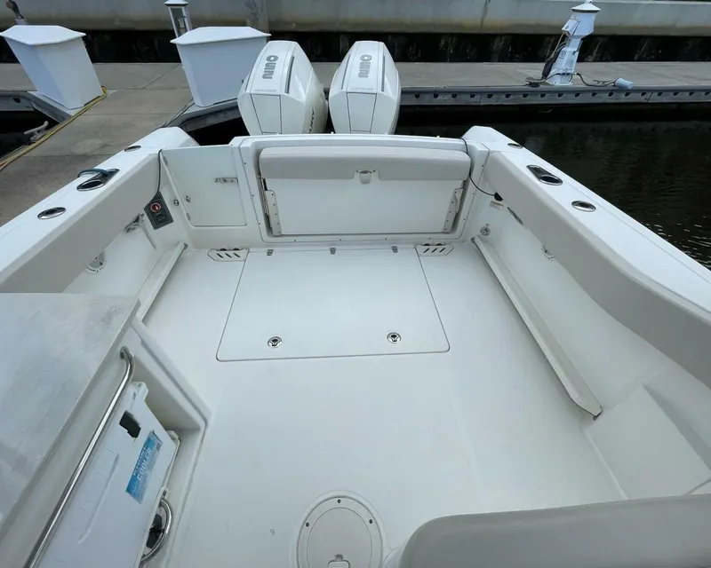 Slide: The Image of Boston Whaler 27 DC- Cockpit 2019 Boston Whaler 270 Vantage DC - 5718256