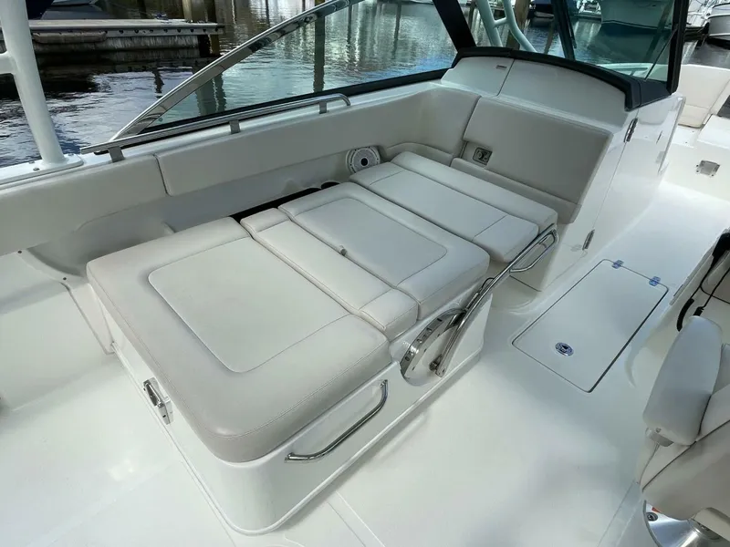 Slide: The Image of Boston Whaler 27 DC- Convertible co-captain chair 2019 Boston Whaler 270 Vantage DC - 5718262
