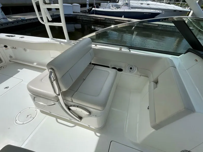 Slide: The Image of Boston Whaler 27 DC- Convertible co-captain chair 2019 Boston Whaler 270 Vantage DC - 5718263