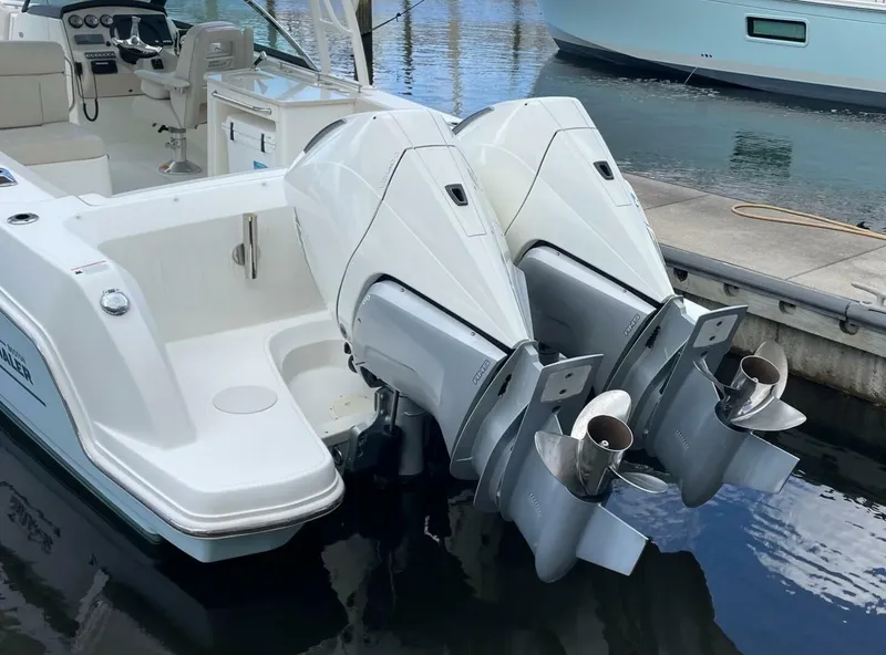 Slide: The Image of Boston Whaler 27 DC- Engines 2019 Boston Whaler 270 Vantage DC - 5718247