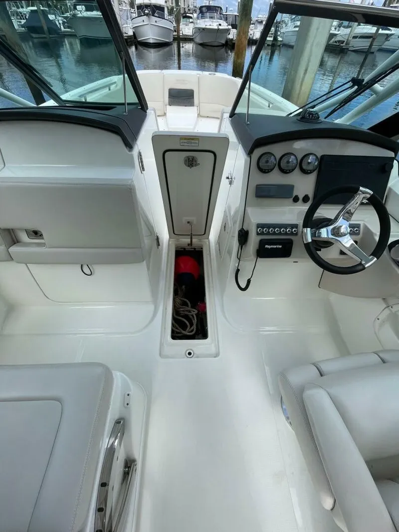 Slide: The Image of Boston Whaler 27 DC- Storage 2019 Boston Whaler 270 Vantage DC - 5718281