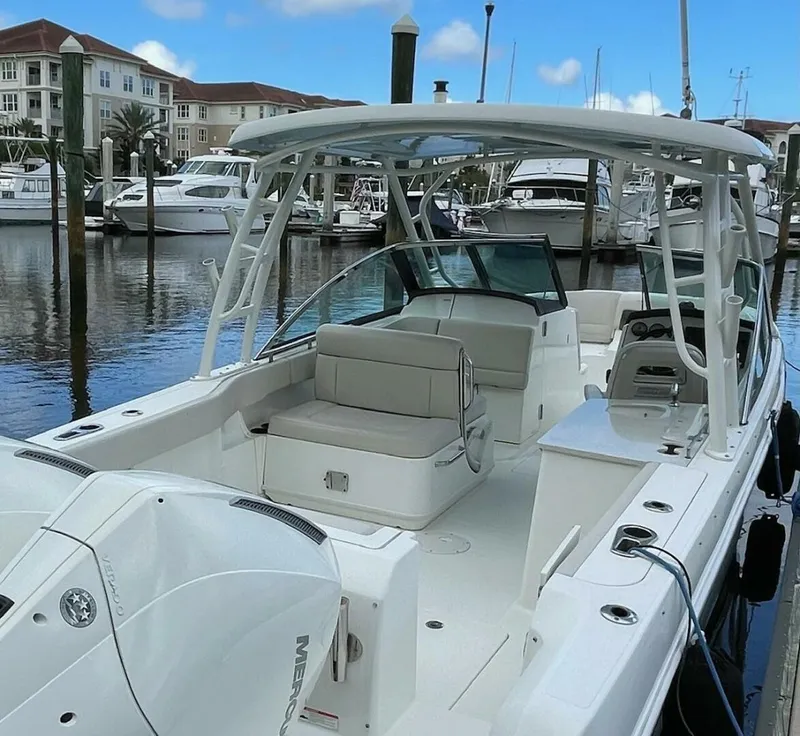 Slide: The Image of Boston Whaler 27 DC- Cockpit 2019 Boston Whaler 270 Vantage DC - 5718249