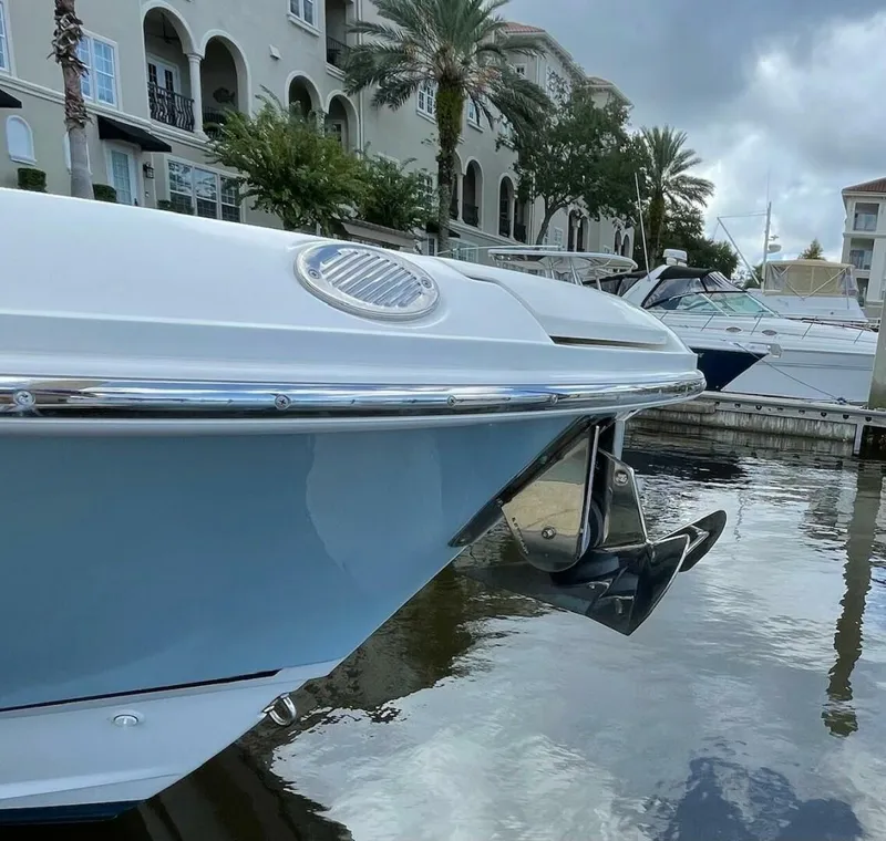 Slide: The Image of Boston Whaler 27 DC- Bow 2019 Boston Whaler 270 Vantage DC - 5718252