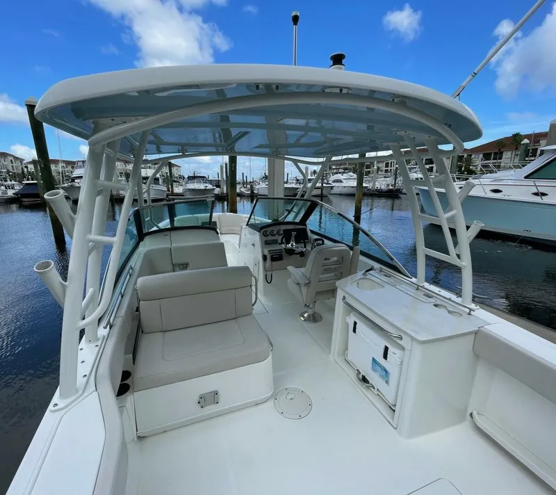 Slide: The Image of Boston Whaler 27 DC- Cockpit/Helm 2019 Boston Whaler 270 Vantage DC - 5718254