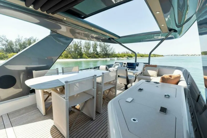 Slide: The Image of 2021 X70 Prestige - Infinity - Flybridge - 5717021