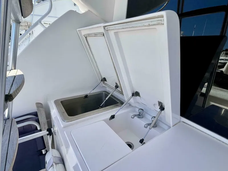 Slide: The Image of Bertram 390 Convertable 2006 - 5770600