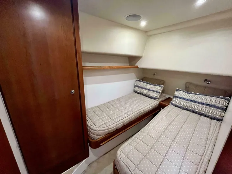 Slide: The Image of Bertram 390 Convertable 2006 - 5770654