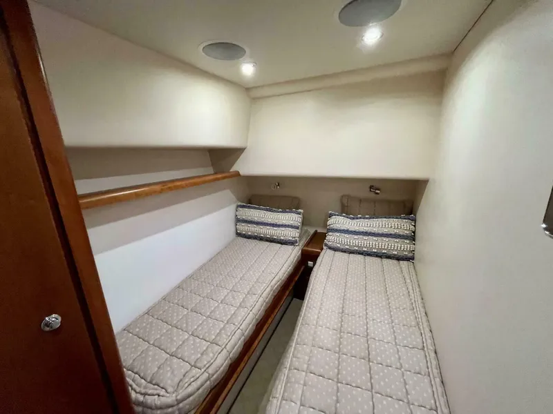 Slide: The Image of Bertram 390 Convertable 2006 - 5770655