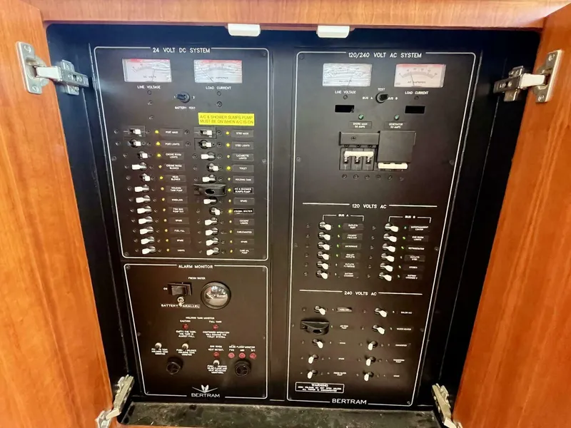 Slide: The Image of Bertram 390 Convertable 2006 - 5770683