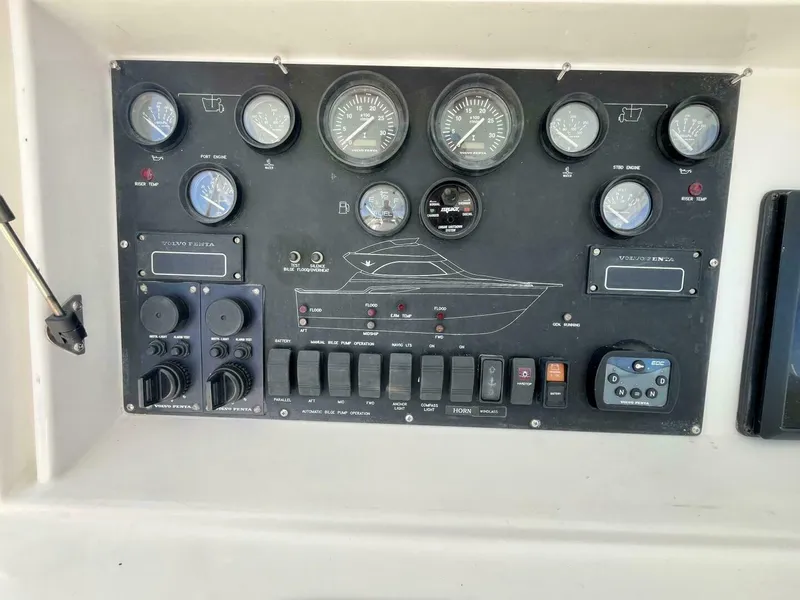 Slide: The Image of Bertram 390 Convertable 2006 - 5770688