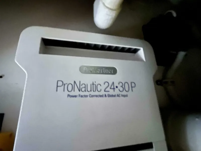 Slide: The Image of Bertram 390 Convertable 2006 - 5770691