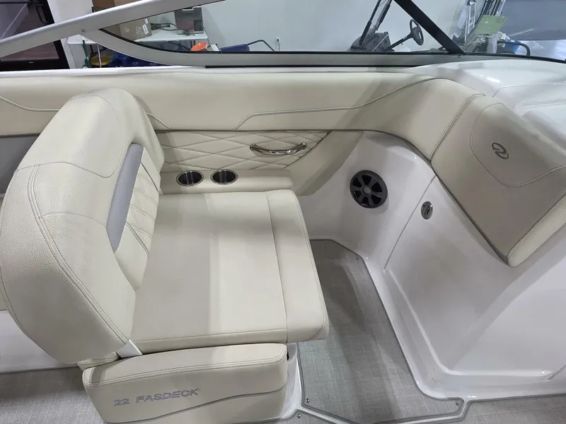 Slide: The Image of Regal 22 Fasdeck 2021 - 5718226