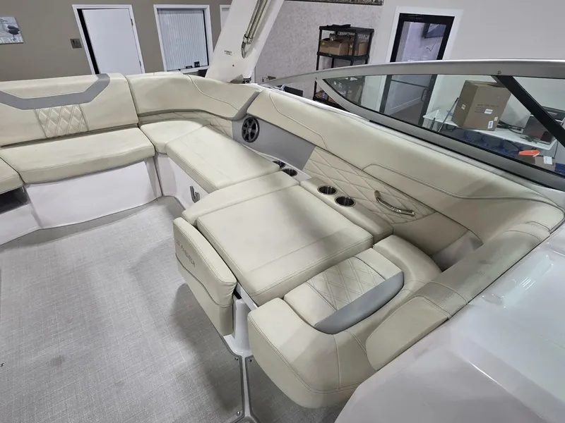 Slide: The Image of Regal 22 Fasdeck 2021 - 5718228