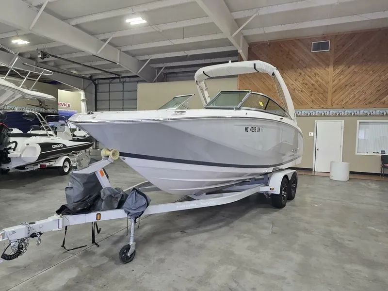 Slide: The Image of Regal 22 Fasdeck 2021 - 5718241