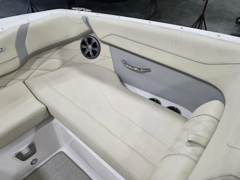 Slide: The Image of Regal 22 Fasdeck 2021 - 5718219