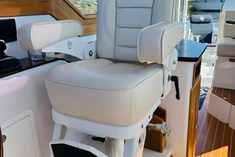 Slide: The Image of True North 34 Outboard Express 2024 - 5719340