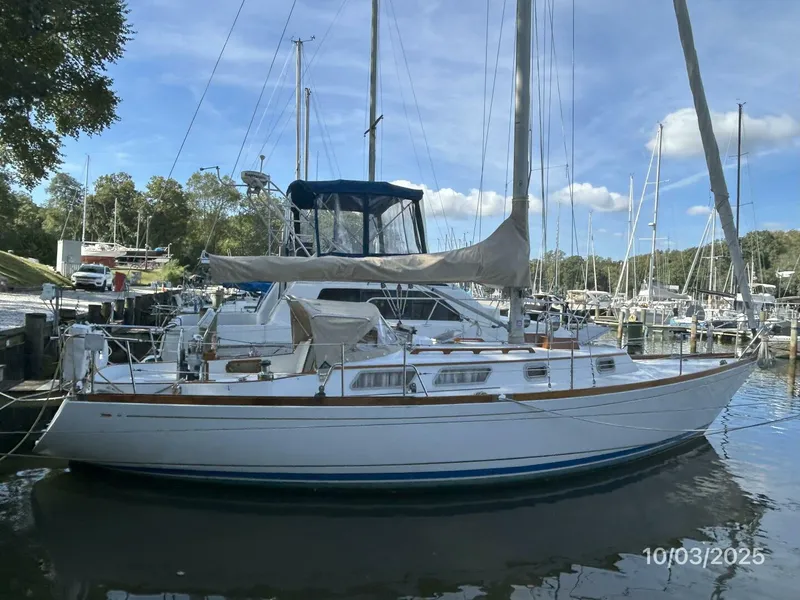 The Image of 35' Bristol starboard profile - 5720750