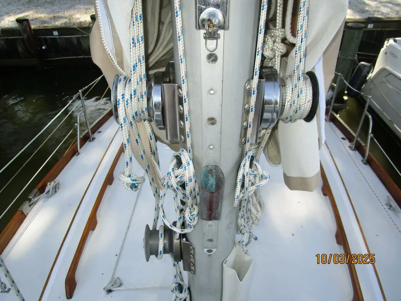 Slide: The Image of 35' Bristol mast winches - 5720728