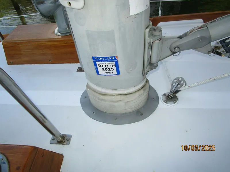 Slide: The Image of 35' Bristol mast base1 - 5720726