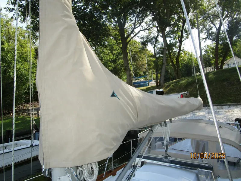 Slide: The Image of 35' Bristol mainsail cover - 5720725