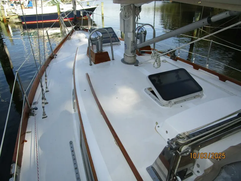 Slide: The Image of 35' Bristol foredeck1 - 5720714